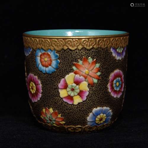 A Chinese Porcelain Gilding Cup