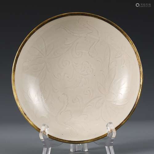 A Chinese Porcelain White Glazed Gilding Plate