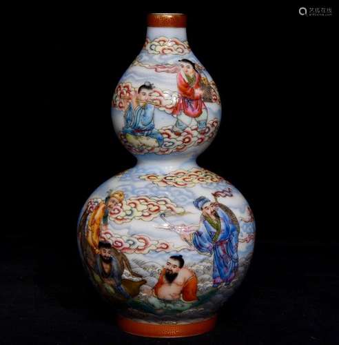 A Chinese Porcelain Famille Rose Gourd Vase