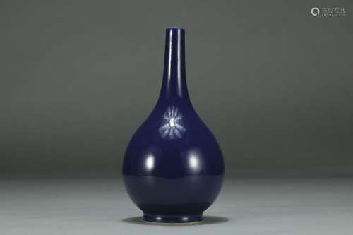 A Chinese Porcelain Blue Glazed Vase