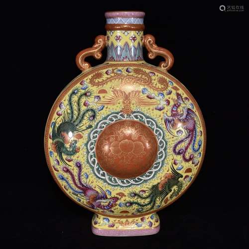 A Chinese Porcelain Famille Rose Vase