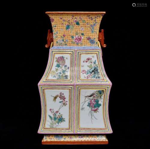 A Chinese Porcelain Famille Rose Vase