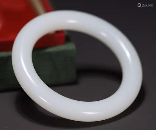 A HETIAN JADE BANGLE