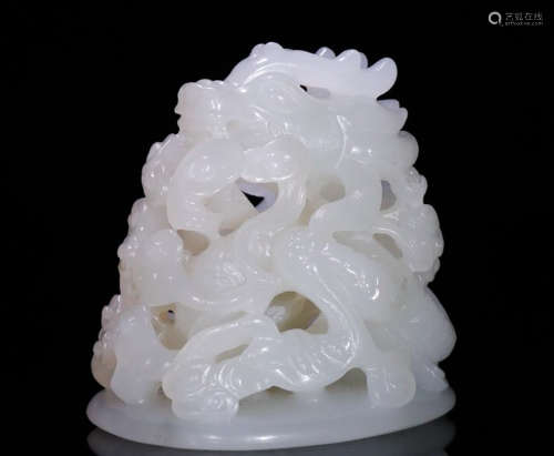 A HETIAN JADE COVER CARVED DRAGON
