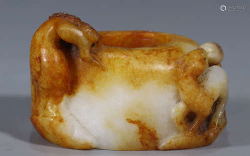 A HETIAN WHITE JADE RING CARVED WITH DEER