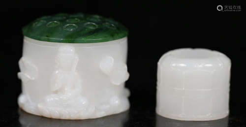 A HETIAN JADE RING WITH BOX