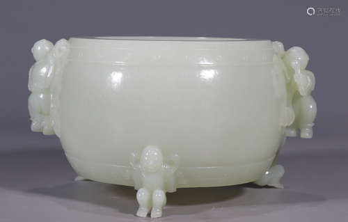 A HETIAN WHITE JADE BRUSH WASHER CARVED WITH FIGURE