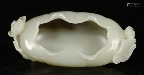 A HETIAN JADE BRUSH WASHER SHAPED WITH LOTUS