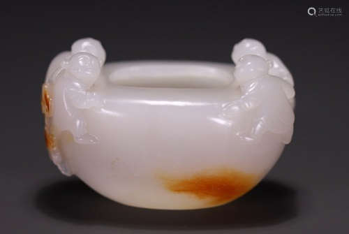 A HETIAN JADE BRUSH WASHER CARVED WITH FIGURE