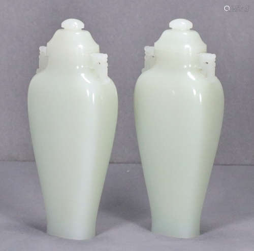 PAIR OF HETIAN JADE VASE WITH EARS