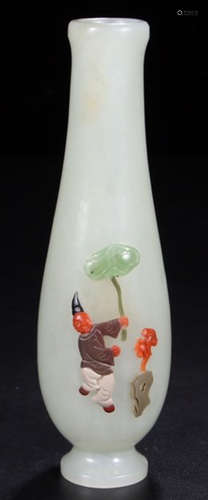 A HETIAN JADE VASE EMBEDDED WITH GEM