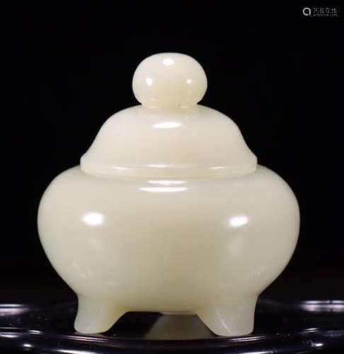 A HETIAN JADE CENSER WITH COVER