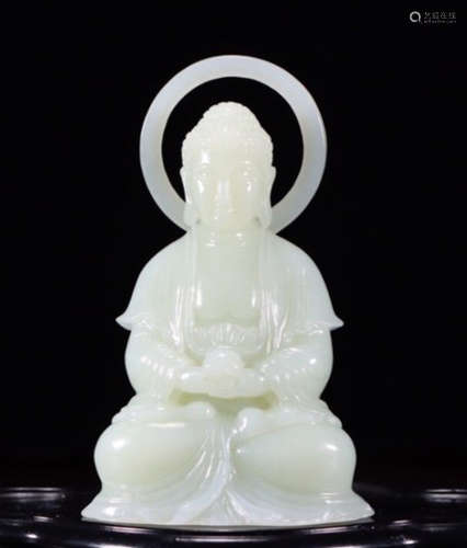 A HETIAN JADE BUDDHA STATUE