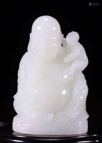 A HETIAN JADE MAITREYA BUDDHA STATUE