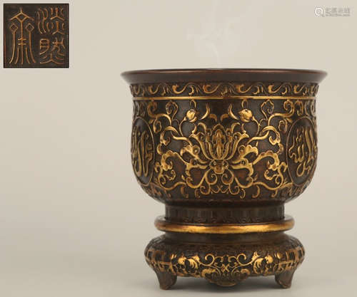 A GILT BRONZE CENSER CARVED WITH FLOWER PATTERN