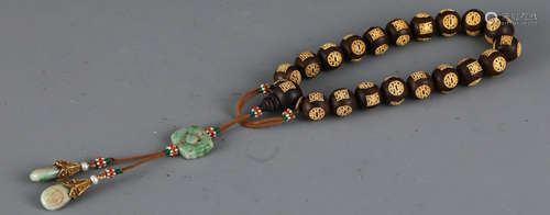 A CHENXIANG WOOD STRING BRACELET WITH 20 BEADS