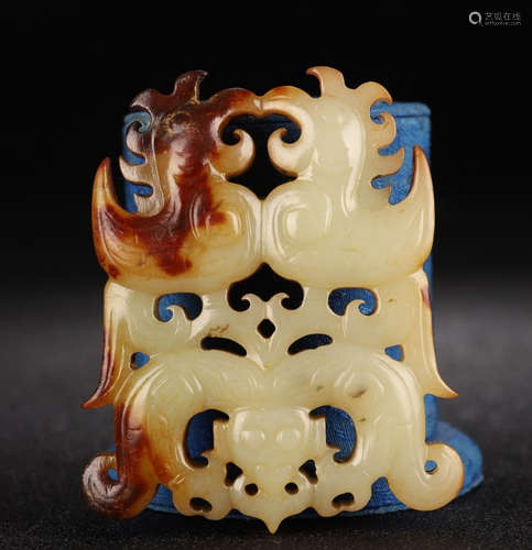 AN ANTIQUE JADE PENDANT CARVED WITH PHOENIX