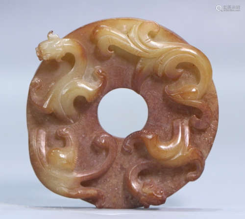 AN ANTIQUE JADE PENDANT CARVED WITH BEAST