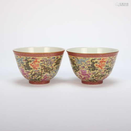 A PAIR OF CHINESE QING DYNASTY MULTICOLOURED CUPS