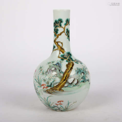 MULTICOLOURED BOTTLE IN QING DYNASTY, CHINA