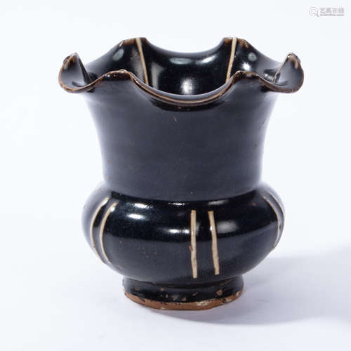 CHINESE CIZHOU KILN FLOWER SHAPE MOUTH ZUN