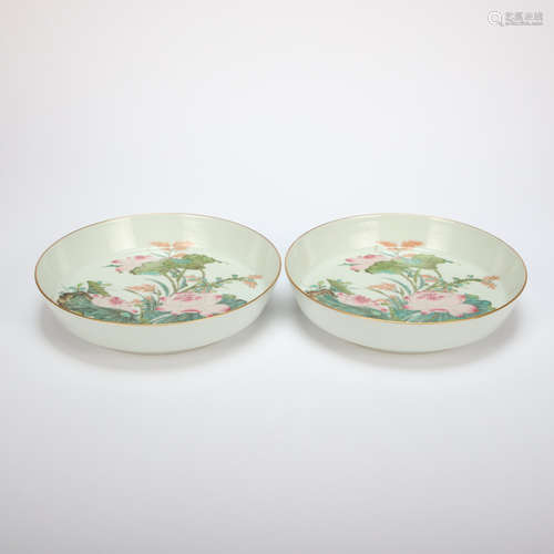 A PAIR OF  CHINESE MULTICOLOURED PLATES