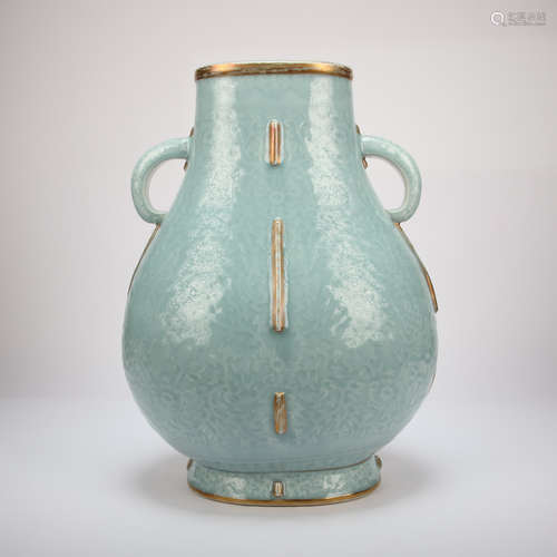 CHINESE BEAN CELADON GLAZED ELEPHANT TRUNK VASE