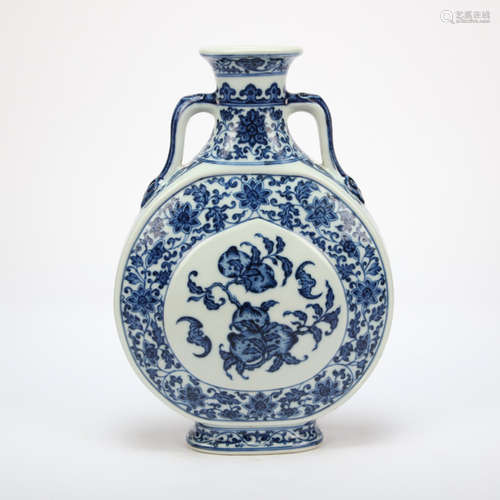 CHINESE BLUE AND WHITE AMPHORA