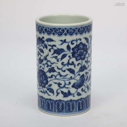 CHINESE BLUE AND WHITE PORCELAIN PEN HOLDER