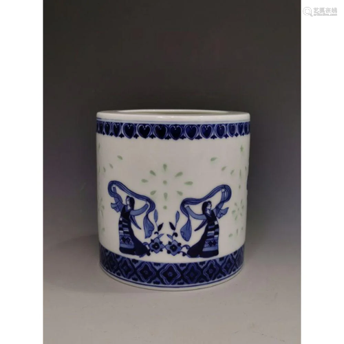 a chinese blue and white brush pot