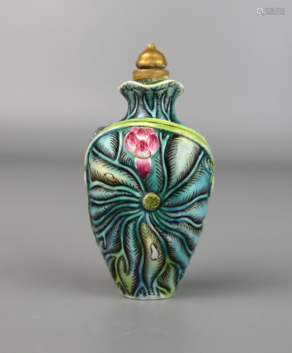 a chinese famille rose snuff bottle