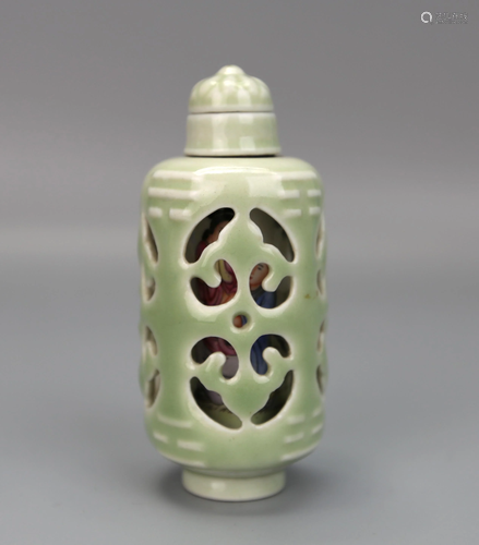 a chiense revolving celadon snuff bottle