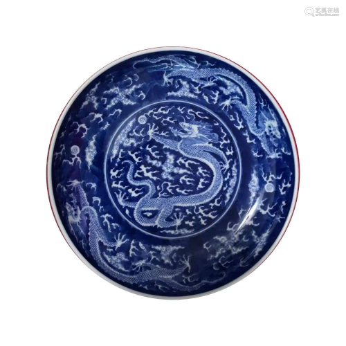Qing blue and white plate painted with dragon