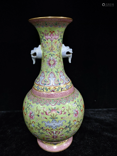 a chinese famille rose vase Jia Qing mark