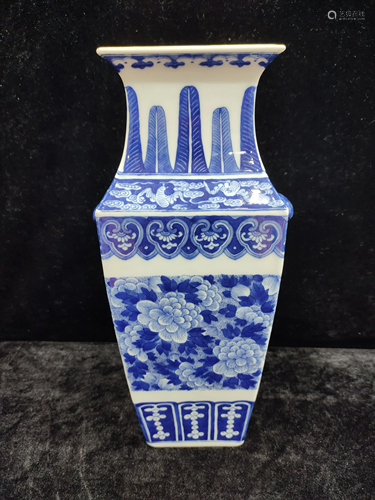 A chinese blue&white vase