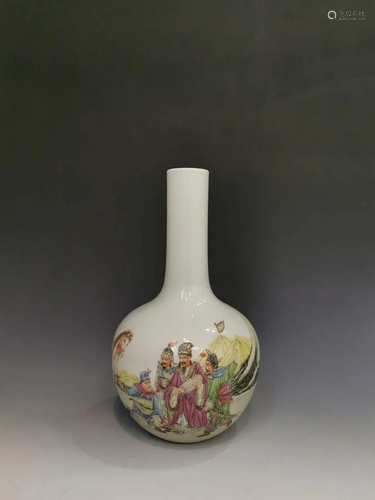 a chinese famille rose bottle vase Jing De Zhen Mark