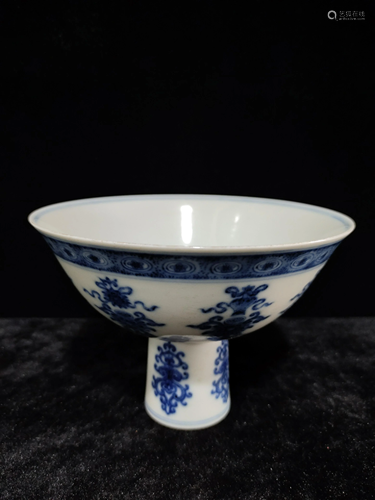 a chinese blue and white steam cup