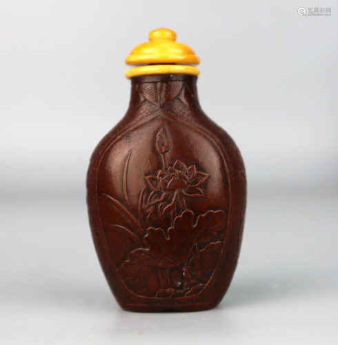 a chinese gourd snuff bottle