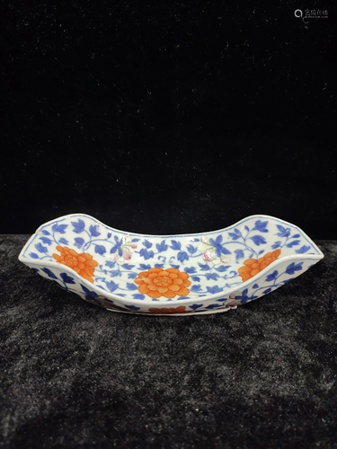 A chinese blue&white with iron red tea cup base