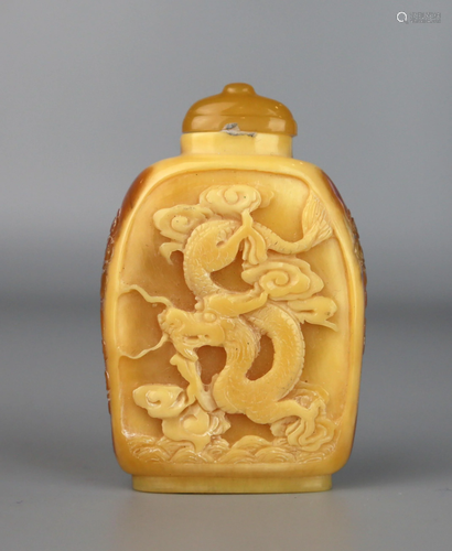 a chinese red crane crest snuff bottle