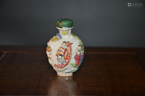 pile plastic porcelain snuff bottle