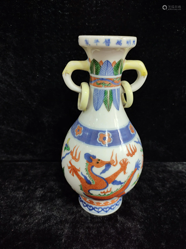 A chinese wucai dragon vase