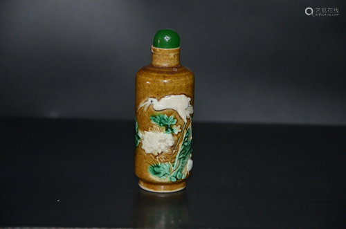 yellow glazed three colour piled plastic snuff bottle