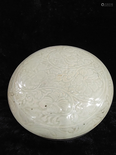 A chinese celadon glazed box