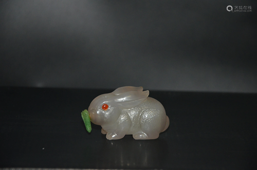 rabbit shaped agate snuff bottle