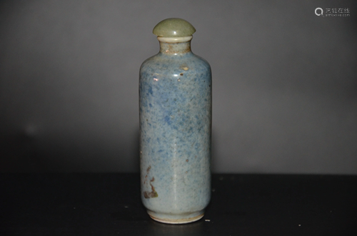 blue and white snuff bottle