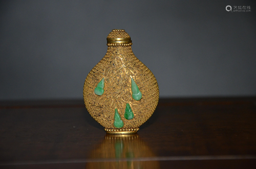 filigree inlaid (gold inlaid with jade) snuff bottle