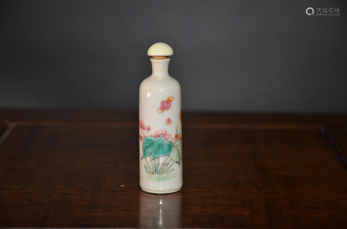 famille rose porcelain snuff bottle