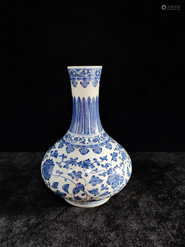 a chinese blue and white vase Qian Long Mark