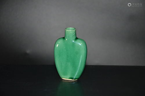 green glazed snuff bottle